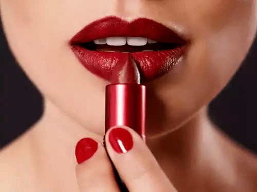 عوارض جانبی رژلب های بی کیفیت
