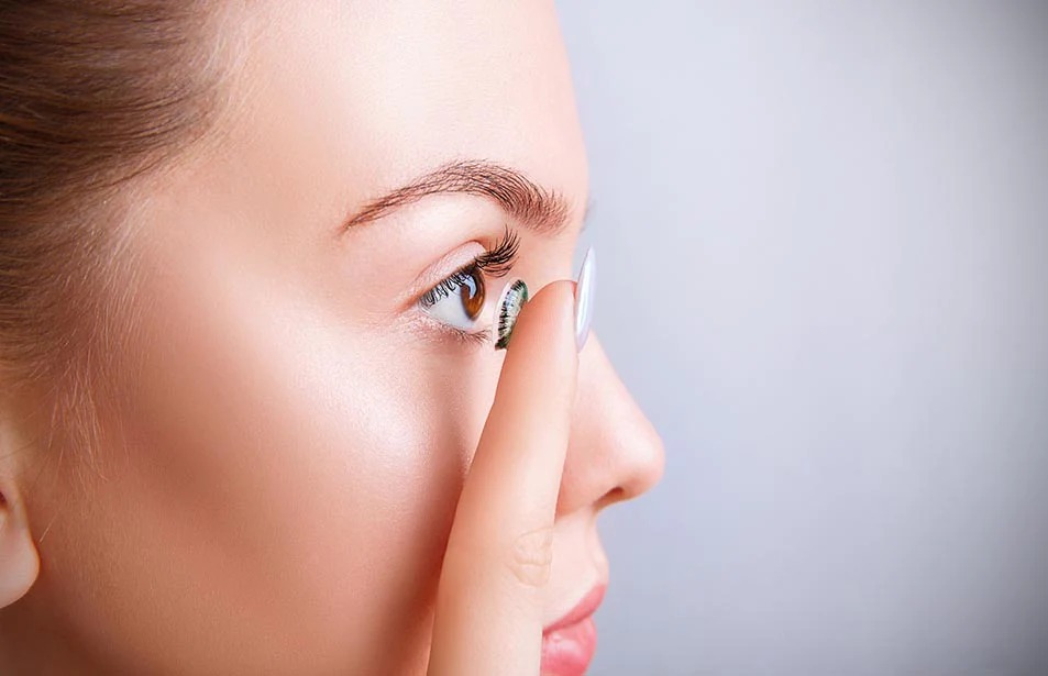 آموزش استفاده از لنز تماسی